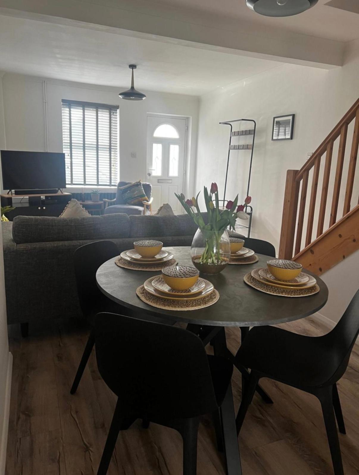 Modern 2 Bed House In Rainham, Kent - Central Location Rainham  Eksteriør billede