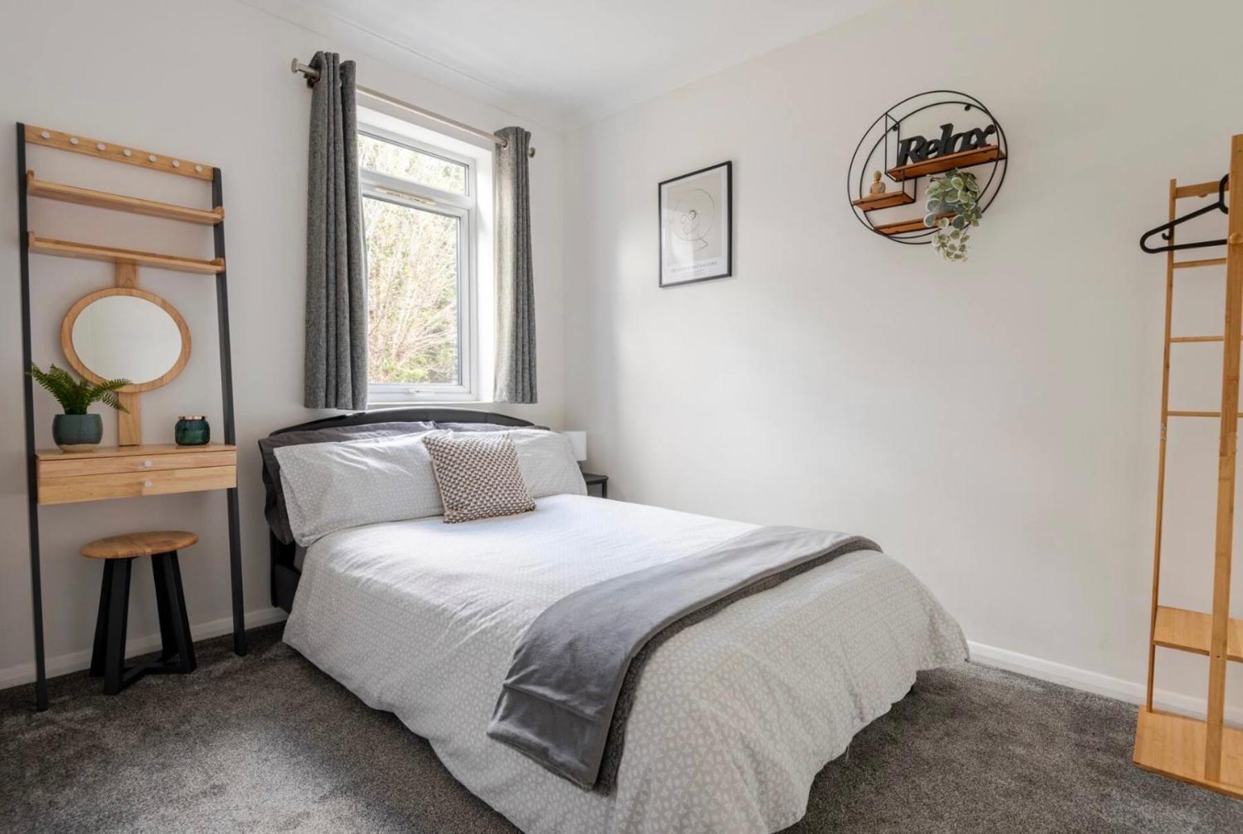 Modern 2 Bed House In Rainham, Kent - Central Location Rainham  Eksteriør billede