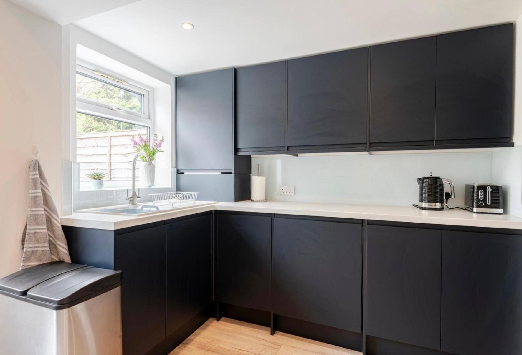 Modern 2 Bed House In Rainham, Kent - Central Location Rainham  Eksteriør billede