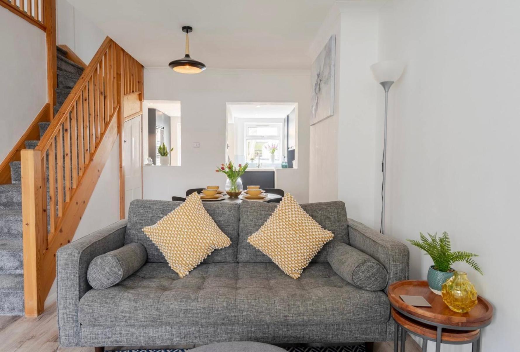 Modern 2 Bed House In Rainham, Kent - Central Location Rainham  Eksteriør billede