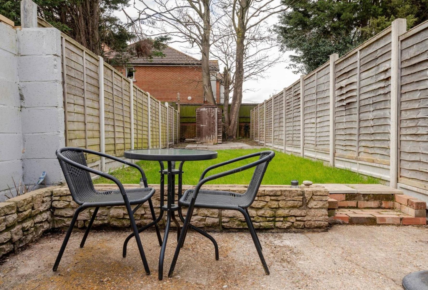 Modern 2 Bed House In Rainham, Kent - Central Location Rainham  Eksteriør billede