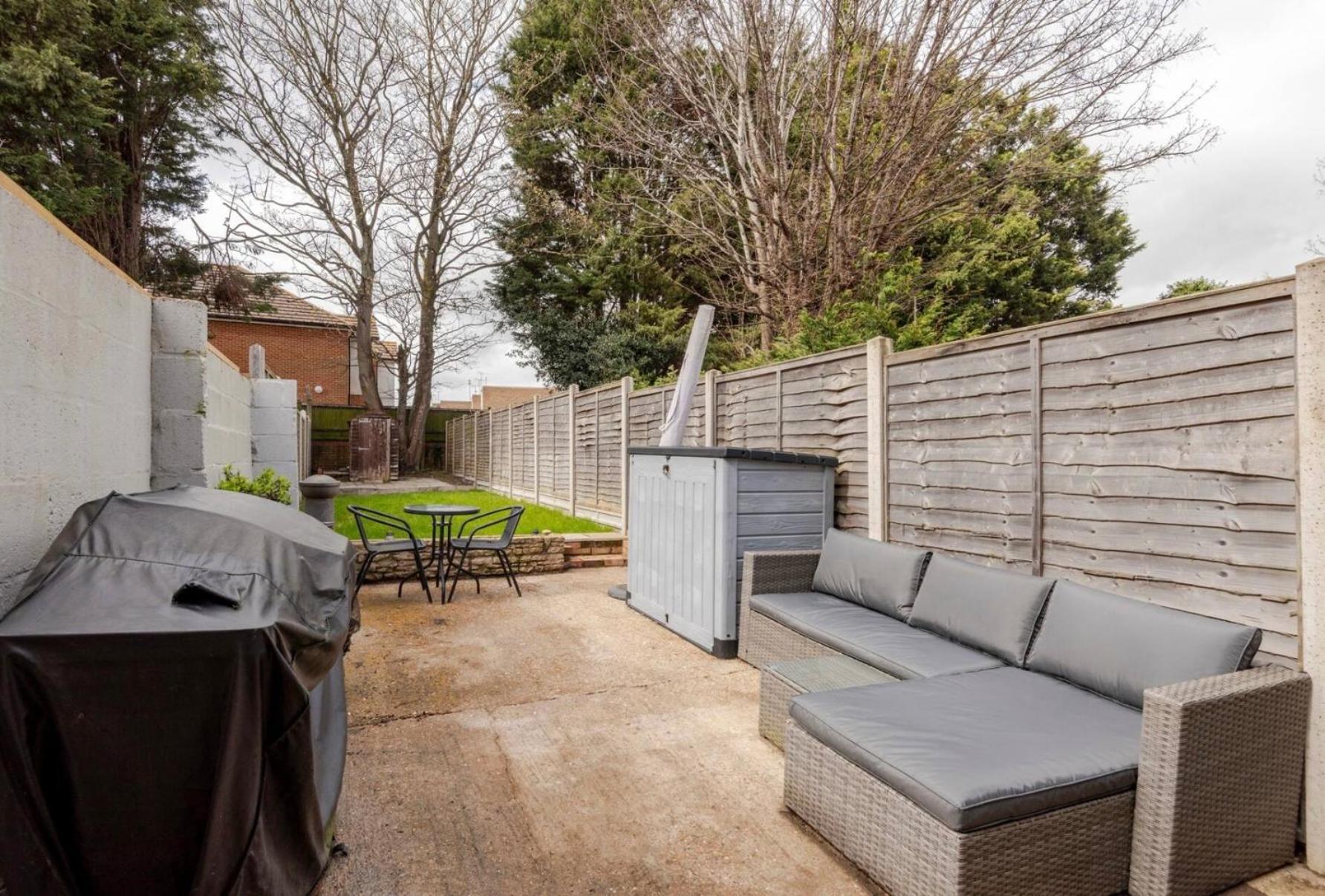 Modern 2 Bed House In Rainham, Kent - Central Location Rainham  Eksteriør billede